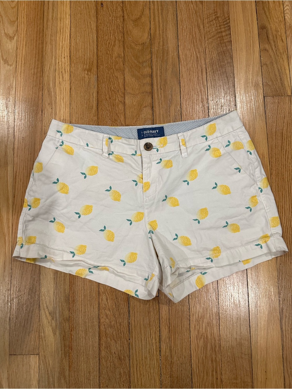 Old Navy Lemonade everyday Shorts size 2 US waist measures 30”